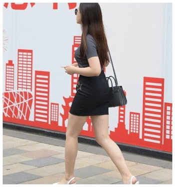 jk蹦裙子无安全裤整张照片