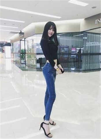 女卖房销售员用身体