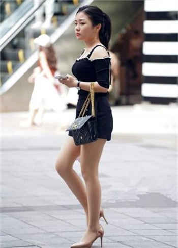 生理课老师拿女班当教材