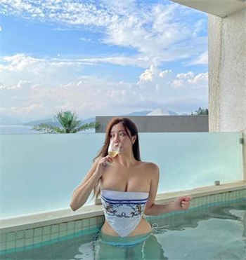 番茄女神小甜豆和假人