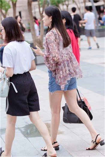女邻居租房子