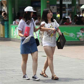 婉儿别闹忘记关摄像头