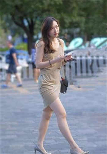 麻豆艾秋突袭宿舍