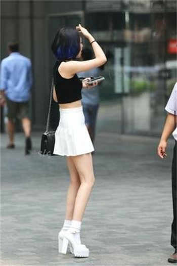 父亲对女儿起反应正常吗