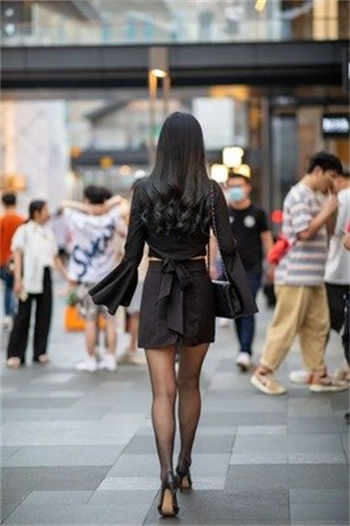 街拍微胖吐舌头