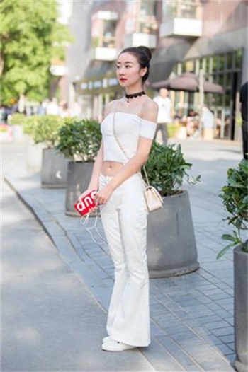 女主姓沈是个酒店大堂经理