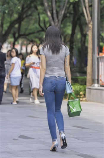 大战酒店大堂经理