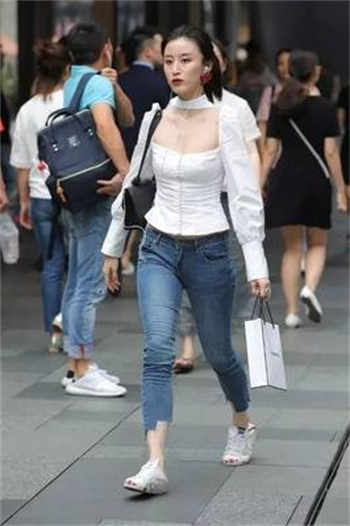 老攻小我十二岁讲了什么
