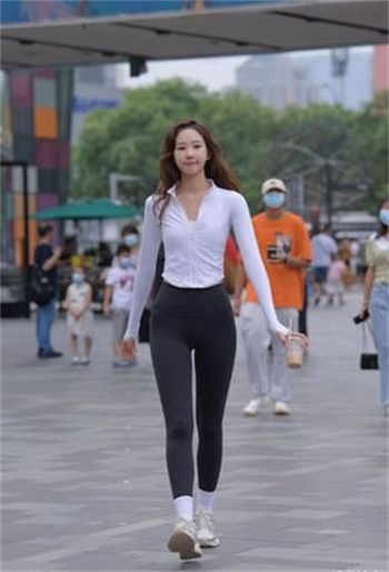 鞠婧格烧杯